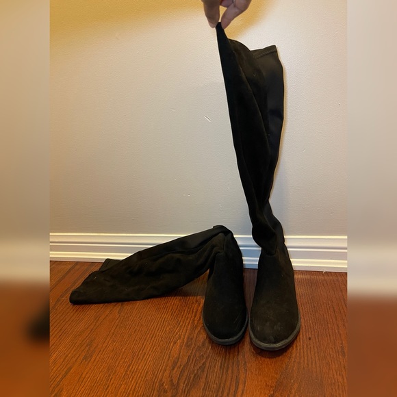 Black knee high boots - Picture 4 of 6